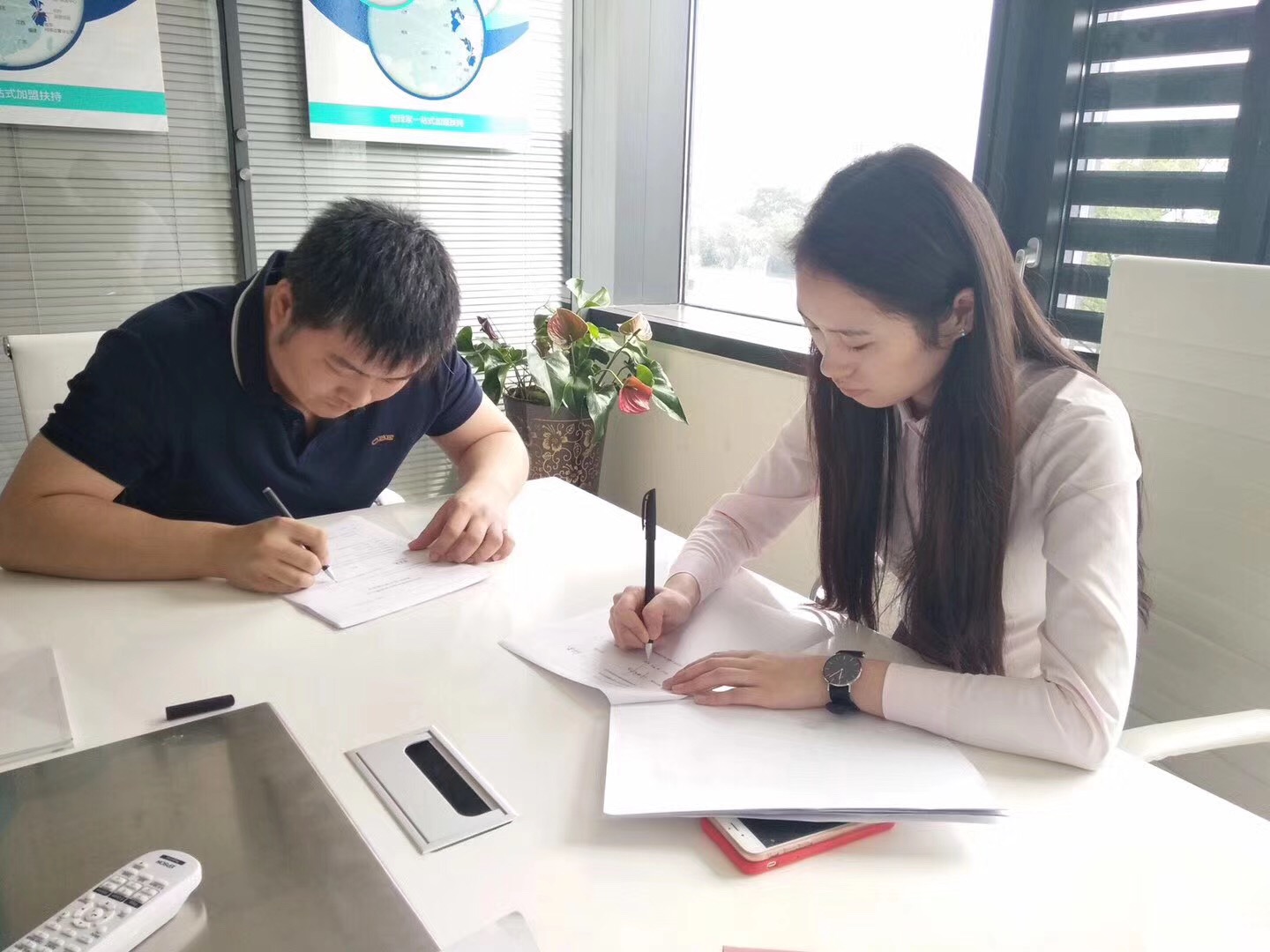 熱烈祝賀李總簽約創(chuàng)綠家長春市區(qū)級代理！