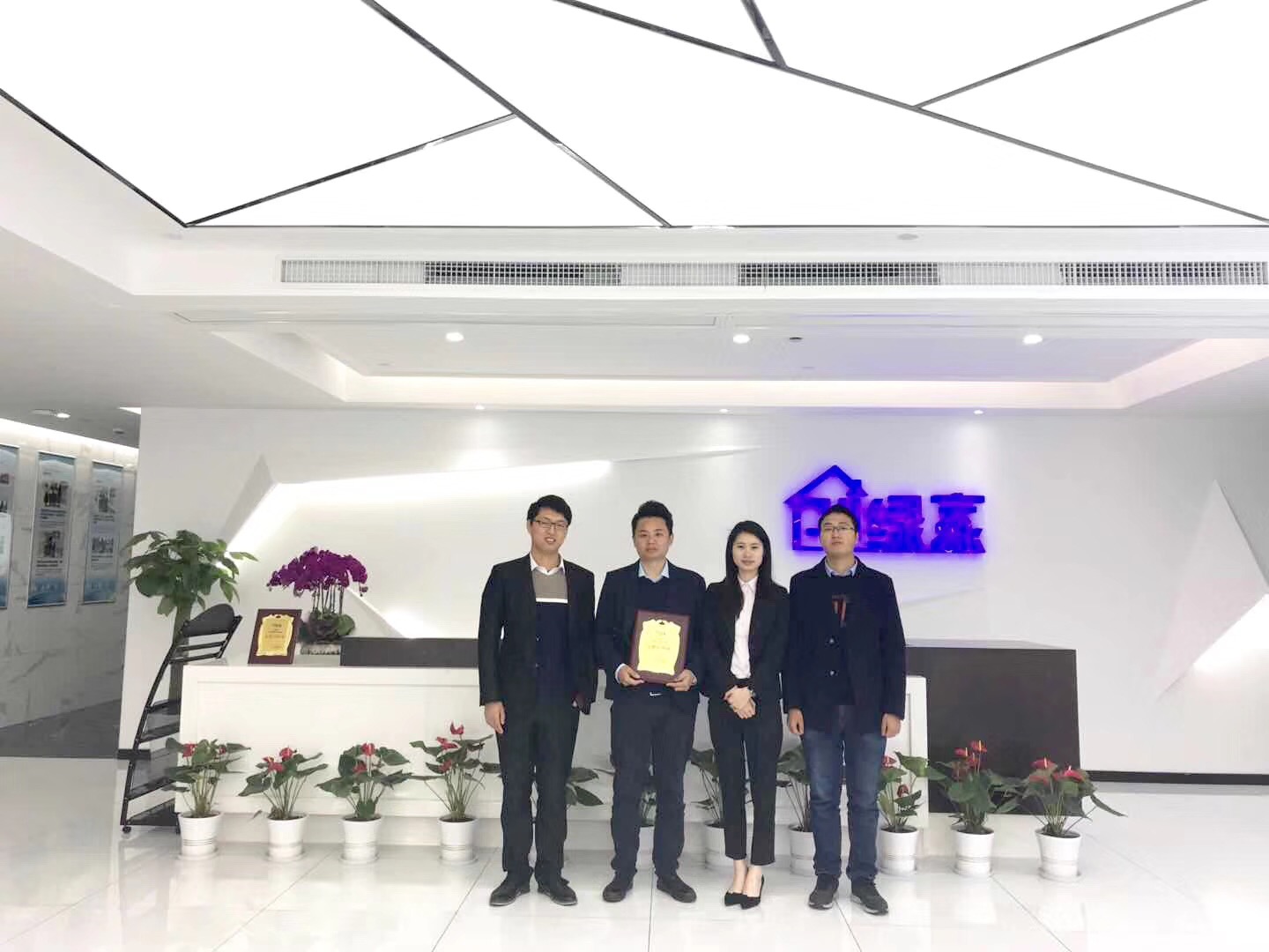 熱烈祝賀陳總、羅總、熊總簽約創(chuàng)綠家成都市區(qū)級代理！