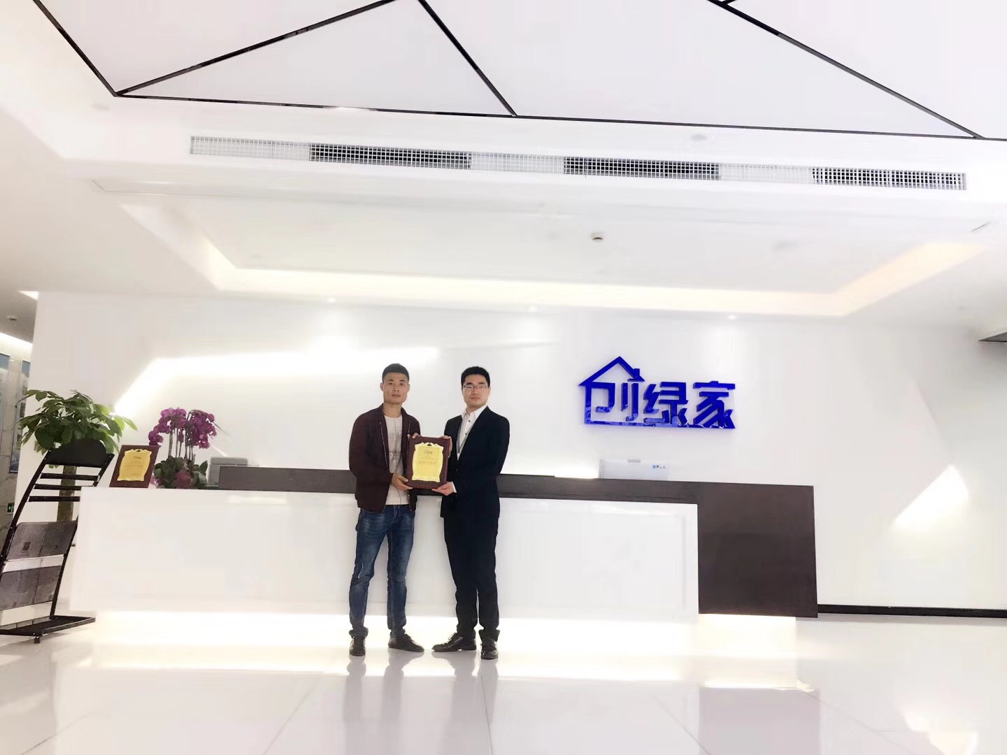 熱烈祝賀吳總簽約創(chuàng)綠家婁底市區(qū)級代理！