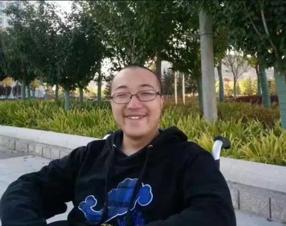 青春是用來(lái)奮斗的，除甲醛的青春最美麗！