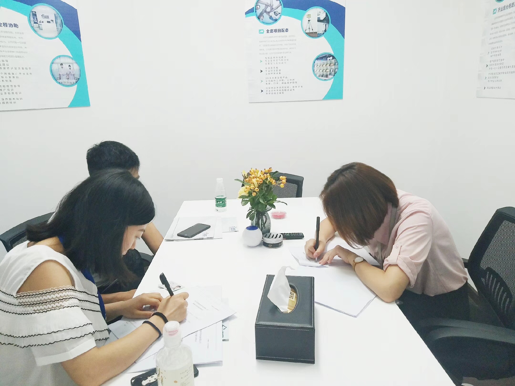 熱烈祝賀段總夫婦簽約創(chuàng)綠家宜昌市區(qū)級(jí)代理！