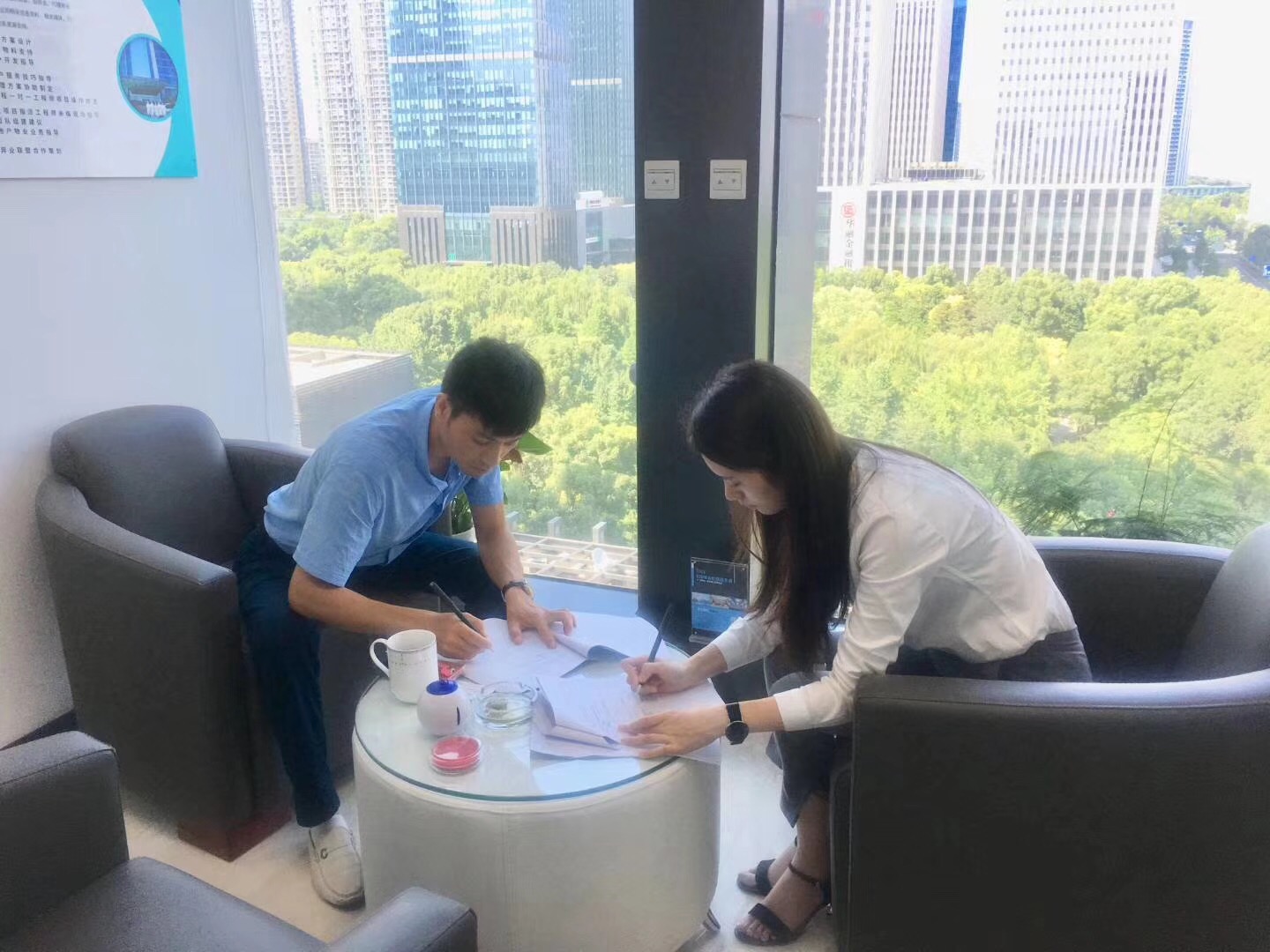 熱烈祝賀孫總簽約創(chuàng)綠家鎮(zhèn)江市區(qū)級代理！