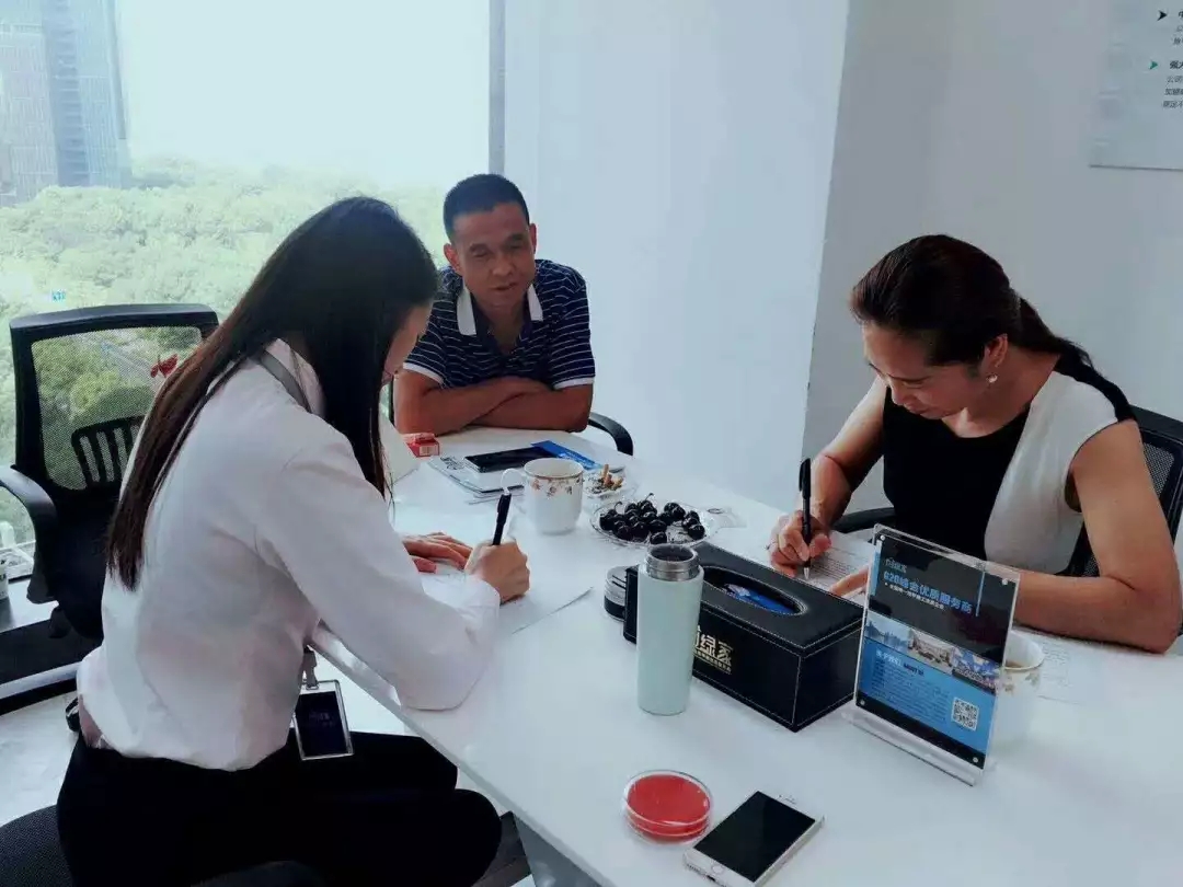 熱烈祝賀李總簽約創(chuàng)綠家河南省區(qū)級代理！