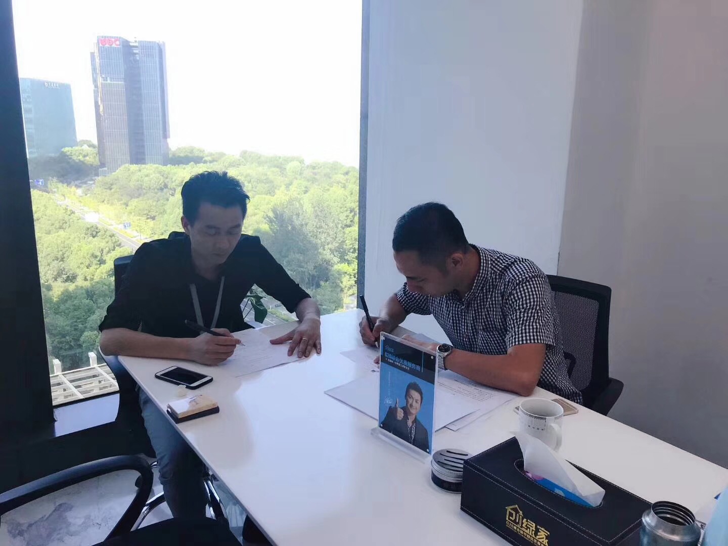 熱烈祝賀馮總簽約創(chuàng)綠家陽江市區(qū)級(jí)市代理！