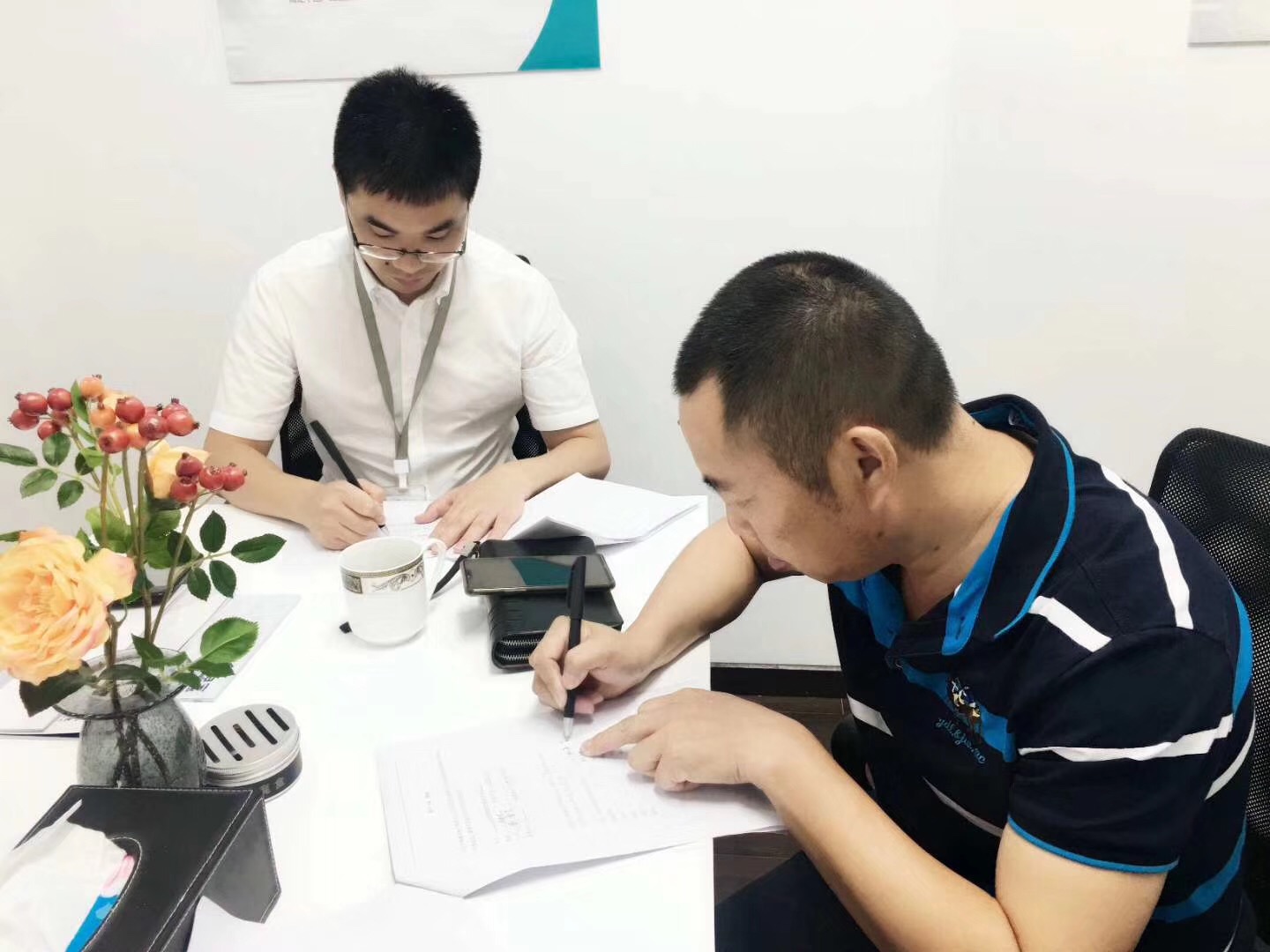 熱烈祝賀杜總、應(yīng)總簽約創(chuàng)綠家鎮(zhèn)江市縣級(jí)代理！