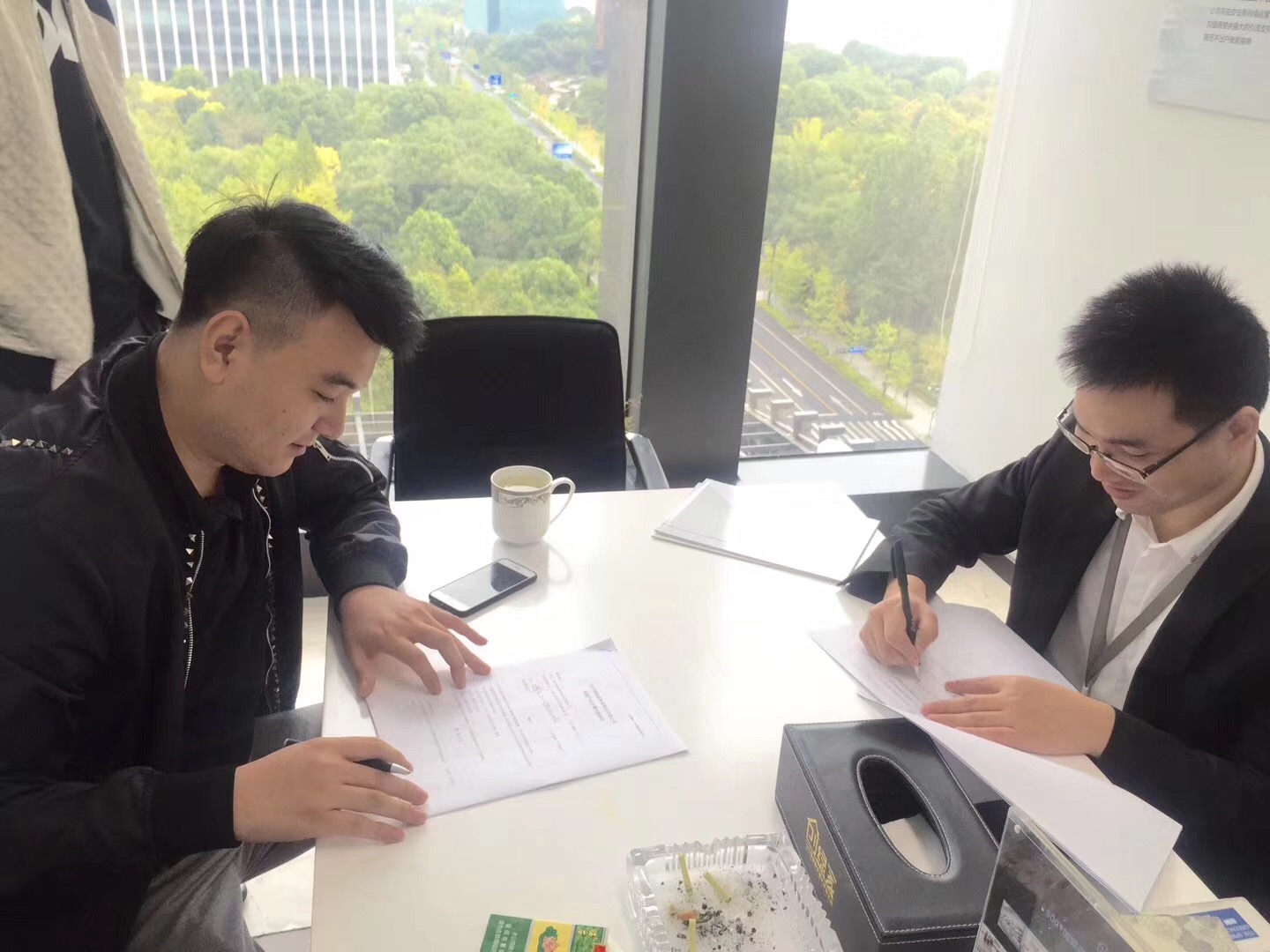 熱烈祝賀葛總兄弟簽約創(chuàng)綠家沈陽市區(qū)級代理！