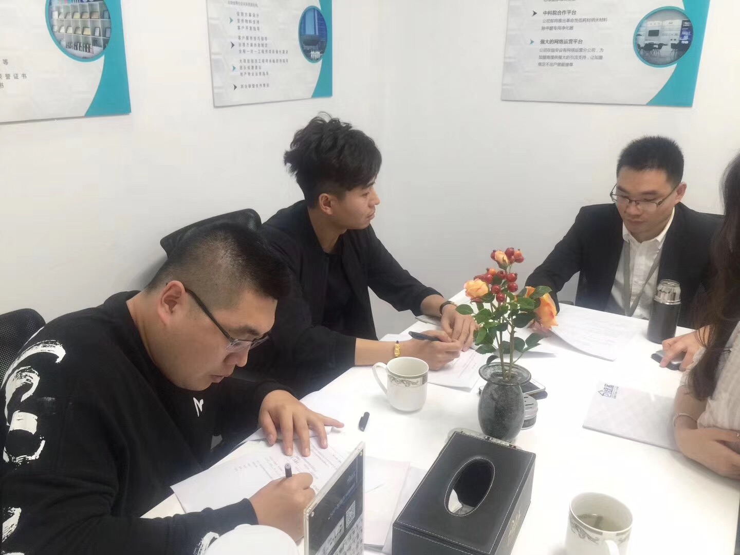 熱烈祝賀李總、王總簽約創(chuàng)綠家鞍山市區(qū)級(jí)代理！