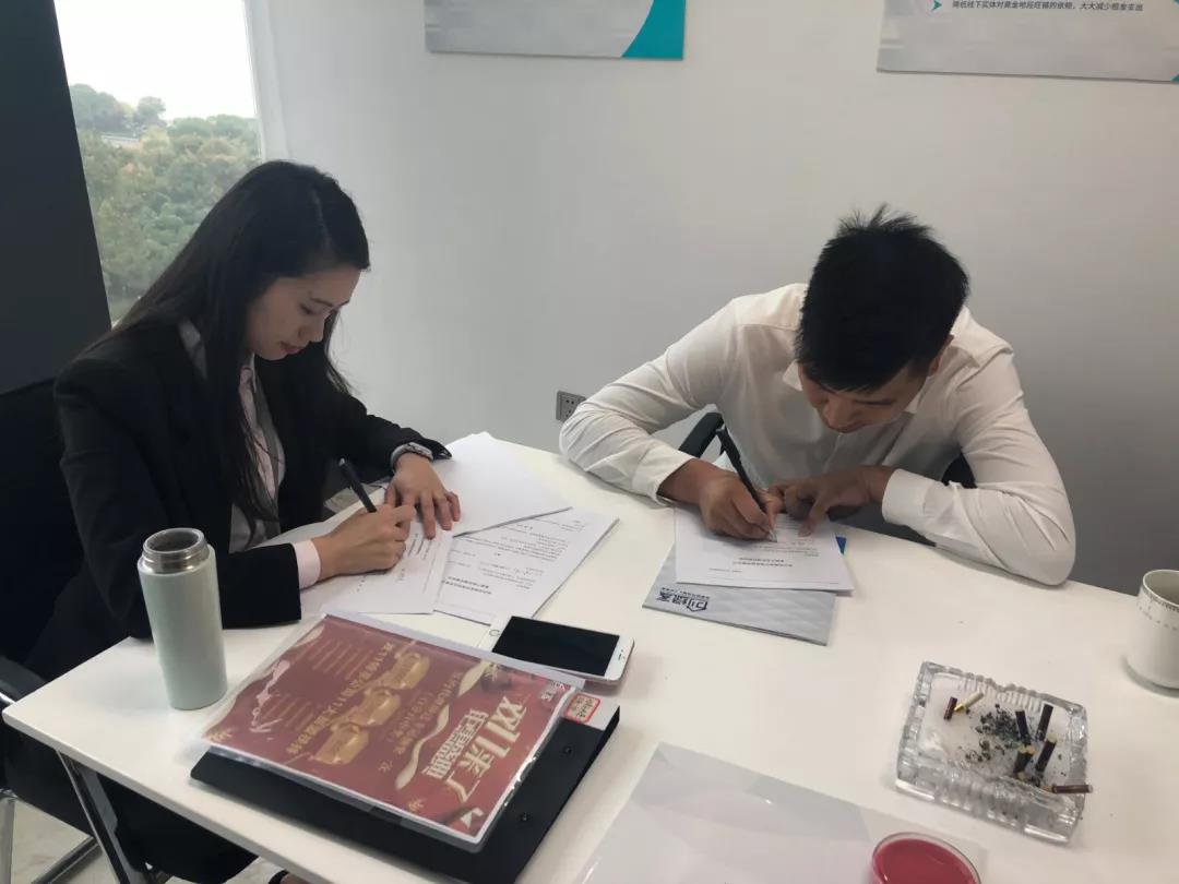 熱烈祝賀陳總、徐總、王總簽約創(chuàng)綠家杭州市區(qū)級(jí)代理！