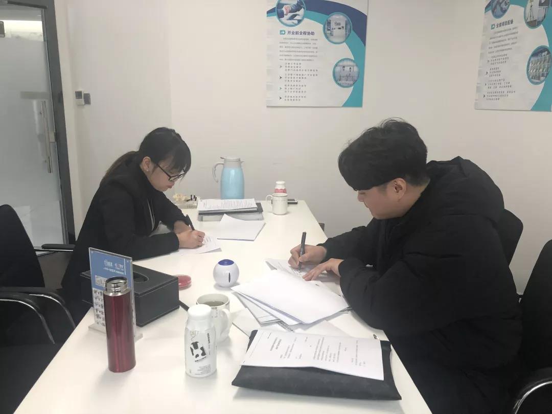 熱烈祝賀錢總、高總簽約創(chuàng)綠家上海市區(qū)級(jí)代理！