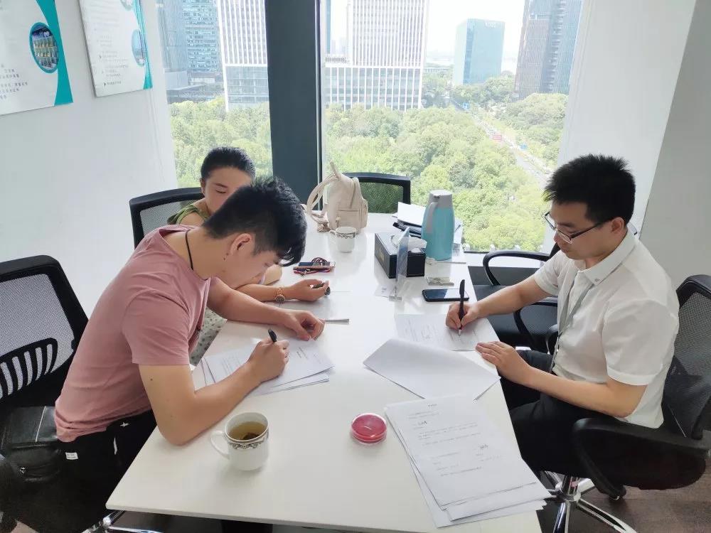 熱烈祝賀鄭總簽約創(chuàng)綠家廣東省廣州市區(qū)級(jí)代理！