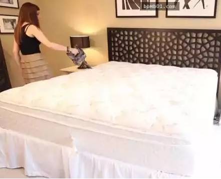 南京美女睡了10年的床墊，掀開后把全家人都嚇傻了……