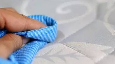 南京美女睡了10年的床墊，掀開后把全家人都嚇傻了……